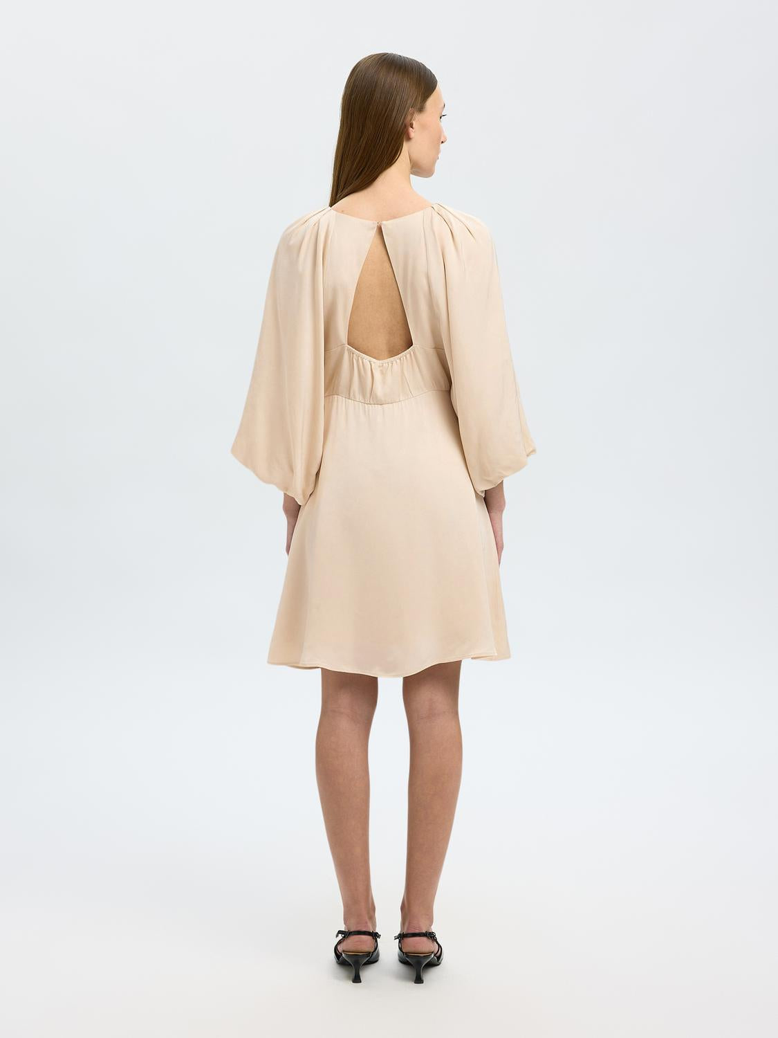 model_shot-back